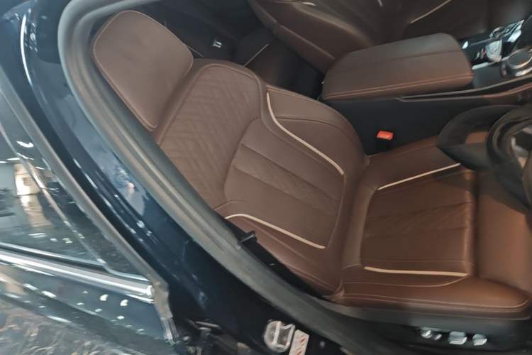Used BMW 5 Series New Energy 2022 Second Facelift 535Le Pioneer Edition M Sport Package Right Front Seat