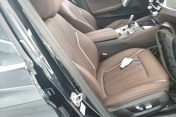 Used BMW 5 Series New Energy 2022 Restyled 535Le M Sport Package Right Front Seat