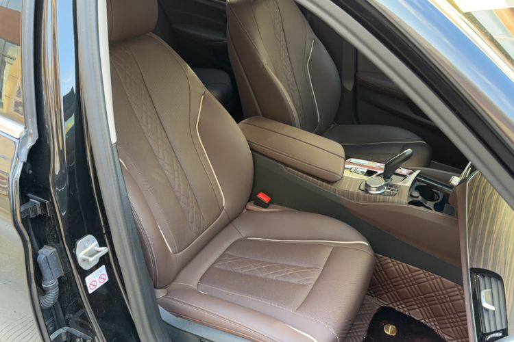Used BMW 5 Series New Energy 2022 Second Facelift 535Le Luxury Package Right Front Seat