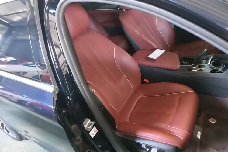 Used BMW 5 Series New Energy 2022 Restyled 535Le M Sport Package Right Front Seat