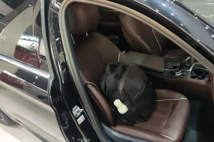 Used BMW 5 Series New Energy 2022 Second Facelift 535Le M Sport Package Right Front Seat
