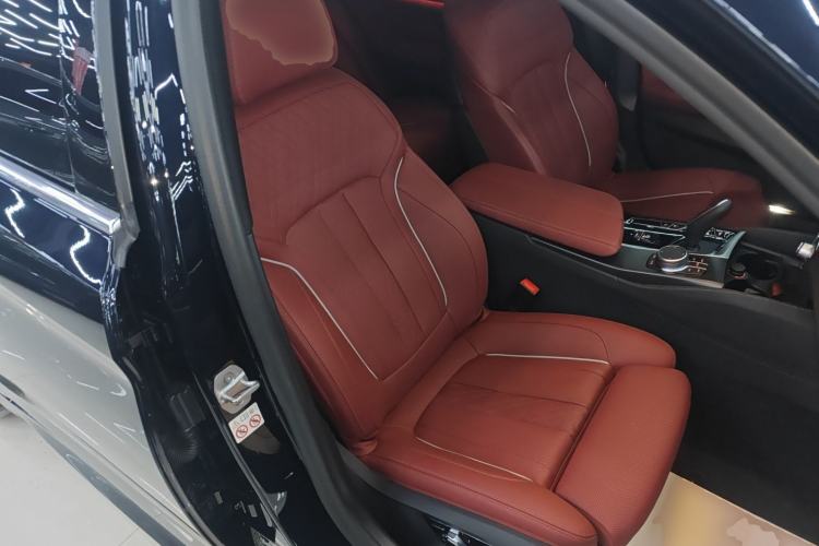 Used BMW 5 Series New Energy 2022 Second Facelift 535Le Pioneer Edition M Sport Package Right Front Seat