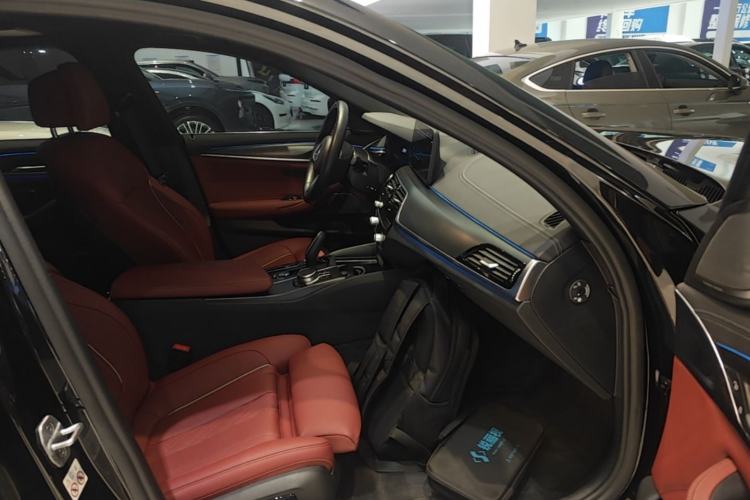 Used BMW 5 Series New Energy 2022 535Le Pioneer Edition M Sport Package Right Front Seat
