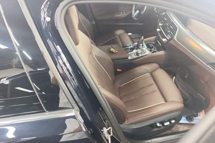 Used BMW 5 Series New Energy 2022 Second Facelift 535Le Pioneer Edition M Sport Package Right Front Seat