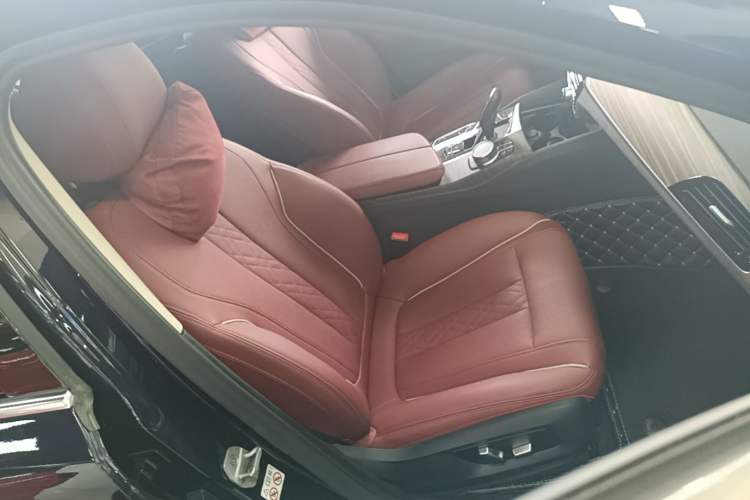Used BMW 5 Series New Energy 2022 Second Facelift 535Le Luxury Package Right Front Seat