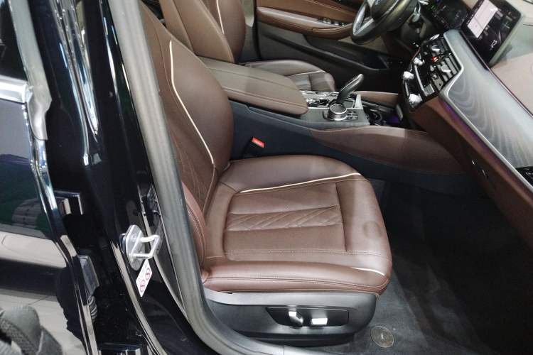Used BMW 5 Series New Energy 2022 535Le Luxury Package Right Front Seat