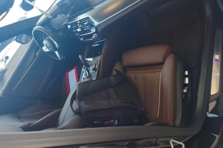 Used BMW 5 Series New Energy 2022 Second Facelift 535Le Pioneer Edition M Sport Package Right Front Seat