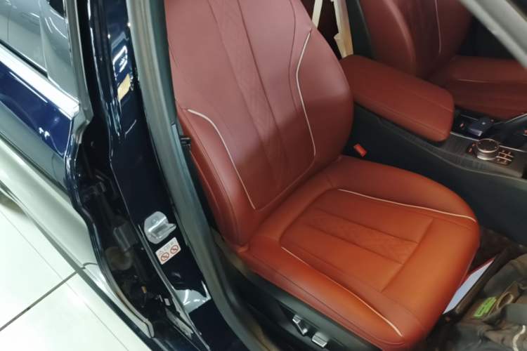 Used BMW 5 Series New Energy 2022 Restyled 535Le M Sport Package Right Front Seat