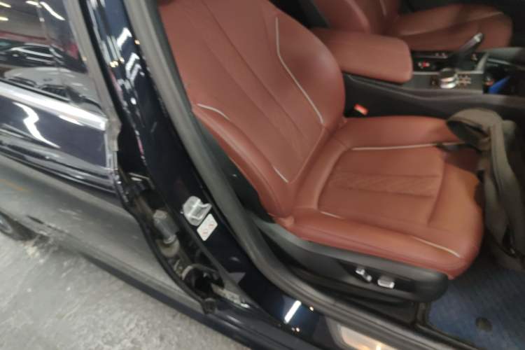 Used BMW 5 Series New Energy 2022 Second Facelift 535Le M Sport Package Right Front Seat