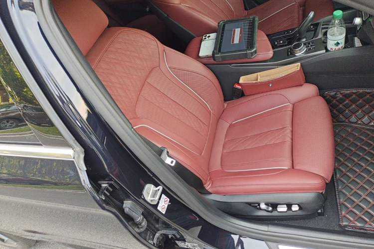 Used BMW 5 Series New Energy 2022 Restyled 535Le Pioneer Edition M Sport Package Right Front Seat