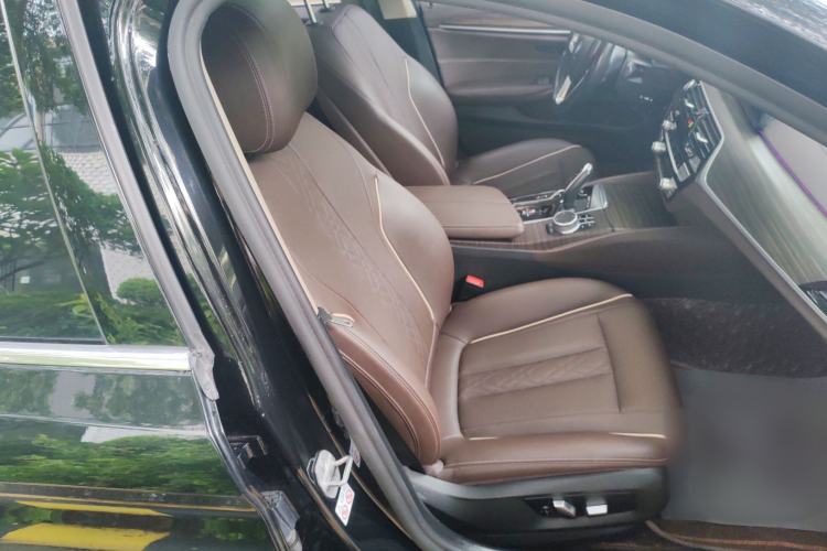 Used BMW 5 Series New Energy 2022 535Le Luxury Package Right Front Seat