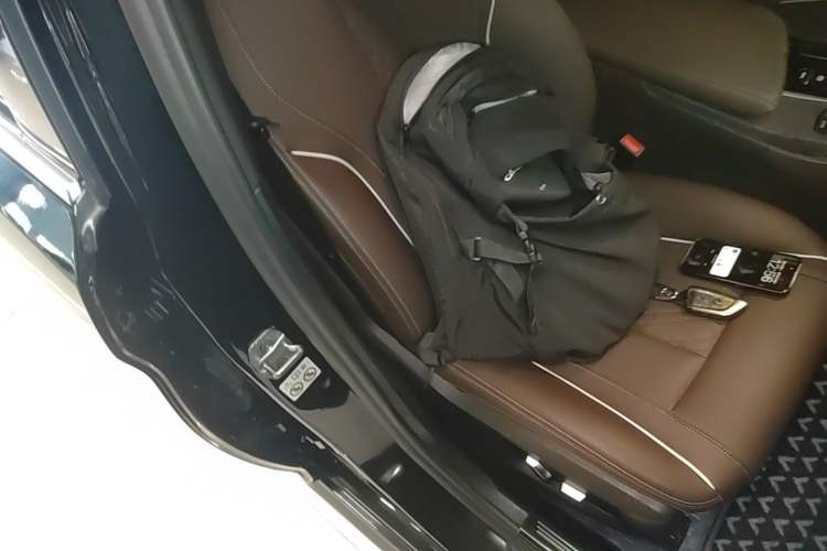 Used BMW 5 Series New Energy 2022 Restyled 535Le M Sport Package Right Front Seat