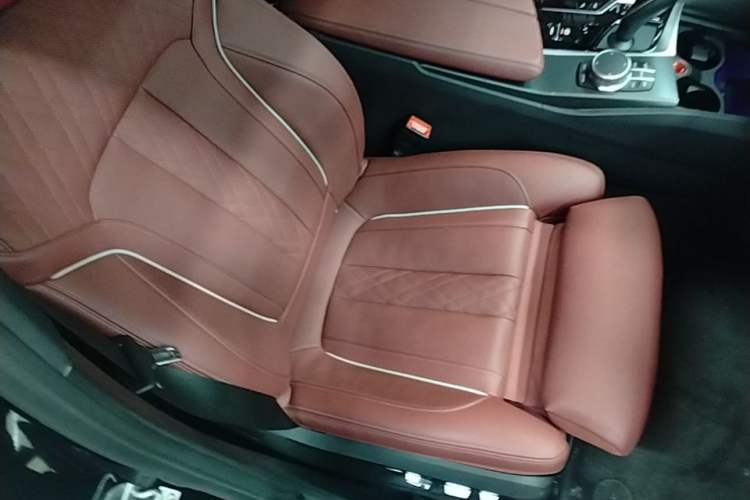 Used BMW 5 Series New Energy 2022 535Le Pioneer Edition M Sport Package Right Front Seat
