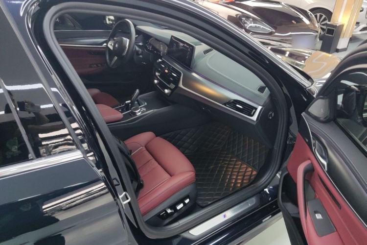 Used BMW 5 Series New Energy 2022 Second Facelift 535Le Pioneer Edition M Sport Package Right Front Seat