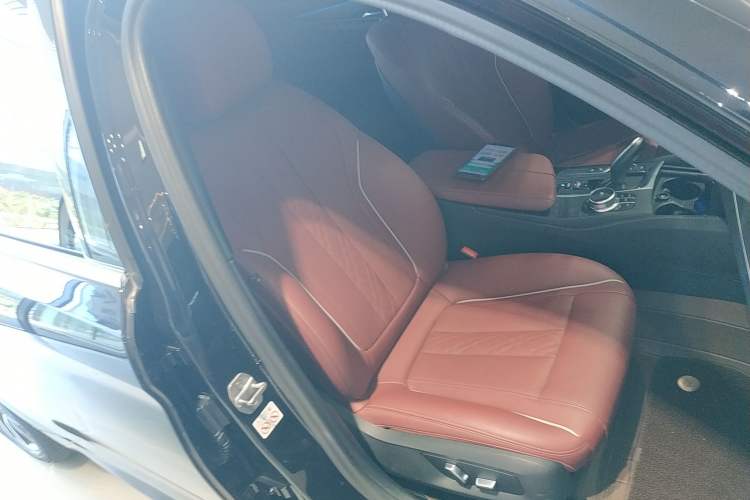 Used BMW 5 Series New Energy 2022 Second Facelift 535Le M Sport Package Right Front Seat