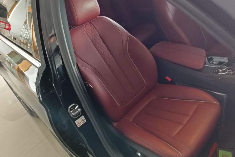 Used BMW 5 Series New Energy 2022 Restyled 535Le M Sport Package Right Front Seat