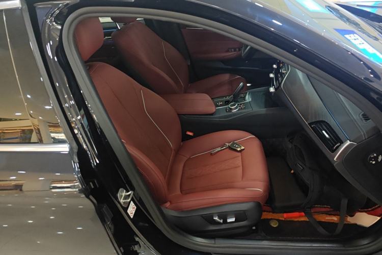 Used BMW 5 Series New Energy 2022 Restyled 535Le M Sport Package Right Front Seat