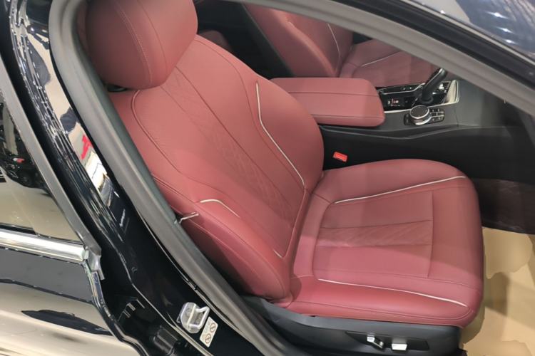 Used BMW 5 Series New Energy 2022 Second Facelift 535Le M Sport Package Right Front Seat