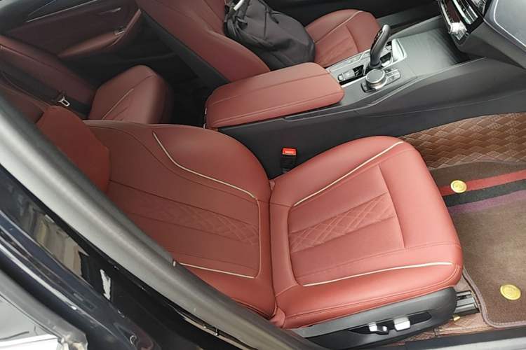 Used BMW 5 Series New Energy 2022 Second Facelift 535Le M Sport Package Right Front Seat