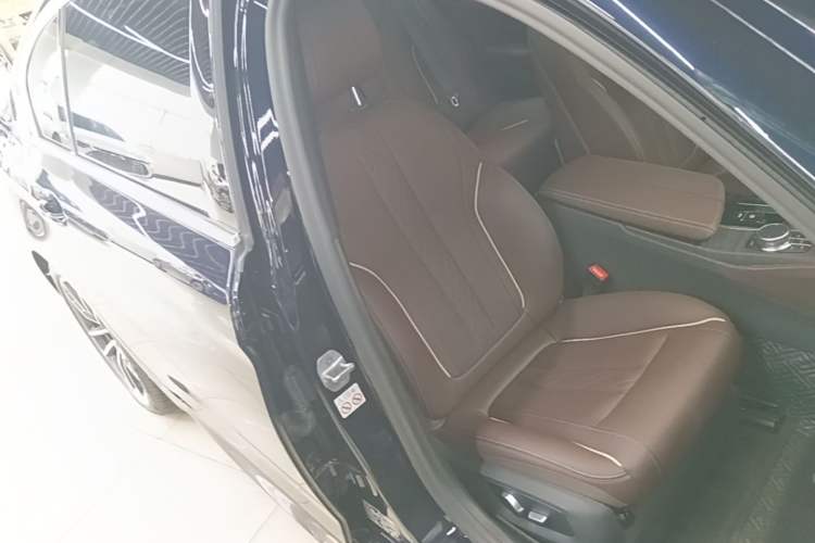 Used BMW 5 Series New Energy 2022 Restyled 535Le M Sport Package Right Front Seat
