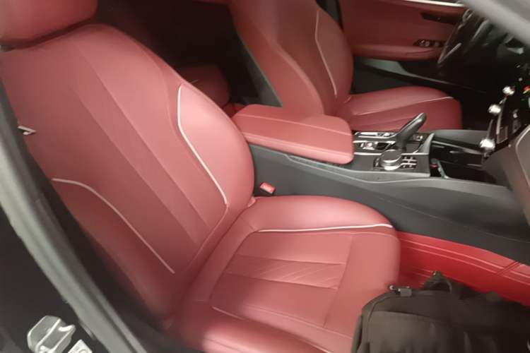 Used BMW 5 Series New Energy 2022 Second Facelift 535Le M Sport Package Right Front Seat