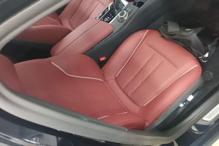 Used BMW 5 Series New Energy 2022 Restyled 535Le M Sport Package Right Front Seat