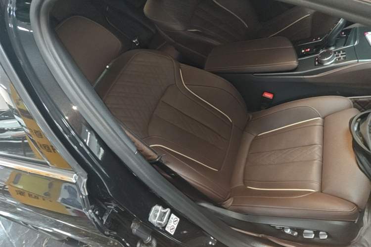 Used BMW 5 Series New Energy 2022 535Le Pioneer Edition M Sport Package Right Front Seat