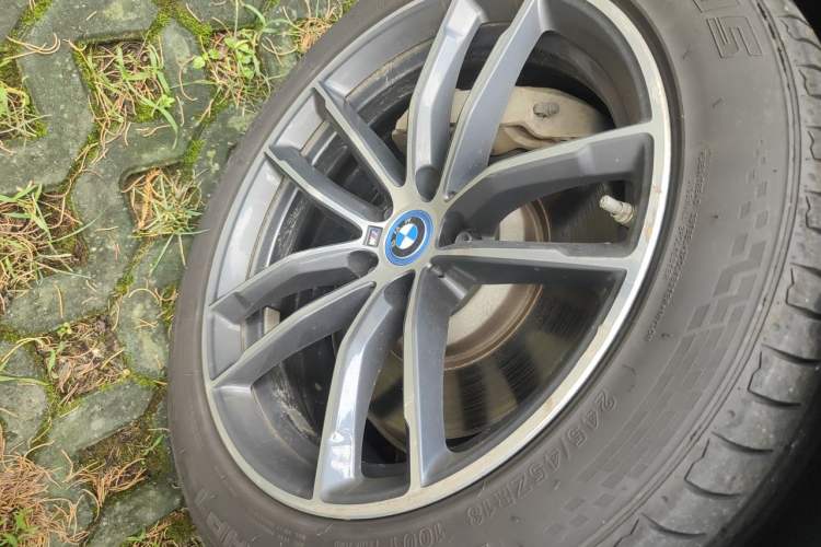 Used BMW 5 Series New Energy 2022 535Le M Sport Package Right Front Wheel Hub