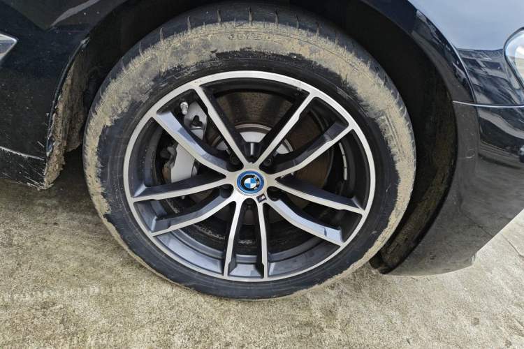 Used BMW 5 Series New Energy 2022 Restyled 535Le M Sport Package Right Front Wheel Hub