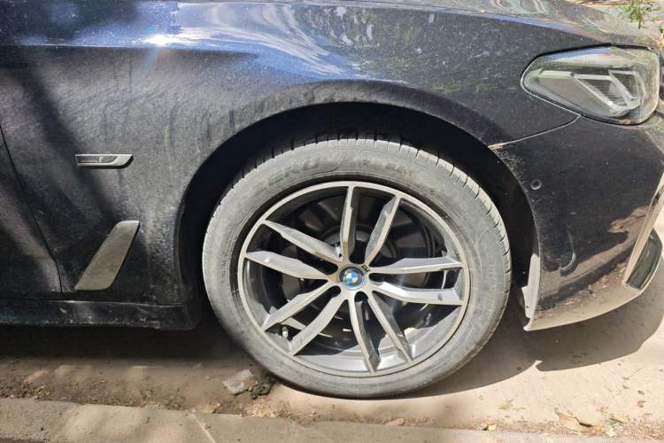 Used BMW 5 Series New Energy 2022 Restyled 535Le M Sport Package Right Front Wheel Hub