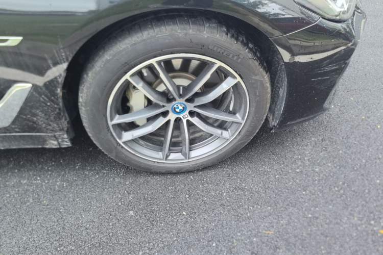 Used BMW 5 Series New Energy 2022 Restyled 535Le M Sport Package Right Front Wheel Hub
