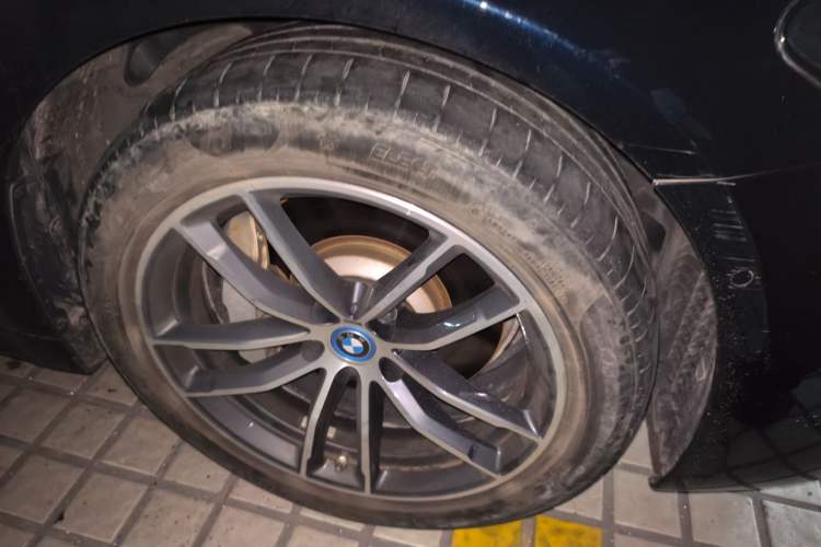 Used BMW 5 Series New Energy 2022 535Le M Sport Package Right Front Wheel Hub