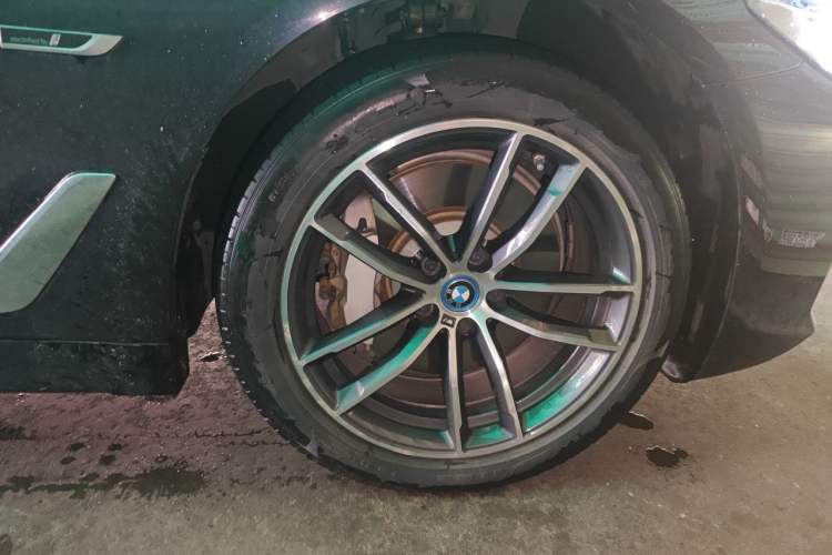 Used BMW 5 Series New Energy 2022 535Le Pioneer Edition M Sport Package Right Front Wheel Hub
