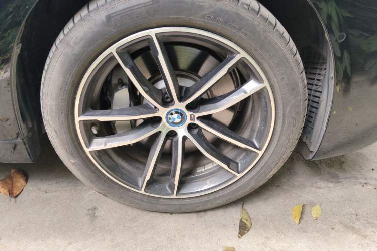 Used BMW 5 Series New Energy 2022 Second Facelift 535Le Pioneer Edition M Sport Package Right Front Wheel Hub