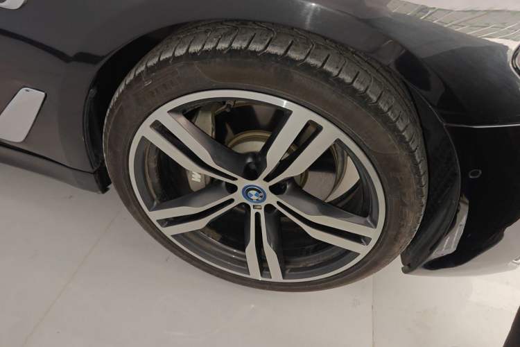 Used BMW 5 Series New Energy 2022 535Le Pioneer Edition M Sport Package Right Front Wheel Hub