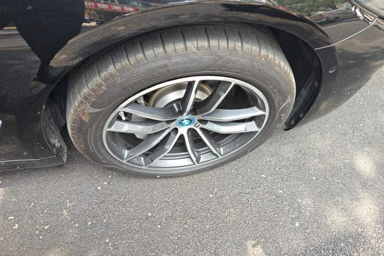 Used BMW 5 Series New Energy 2022 Restyled 535Le M Sport Package Right Front Wheel Hub