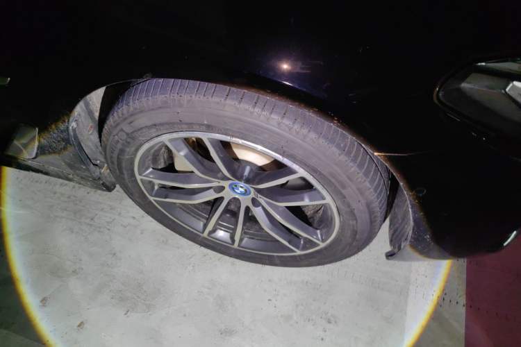 Used BMW 5 Series New Energy 2022 Second Facelift 535Le Luxury Package Right Front Wheel Hub
