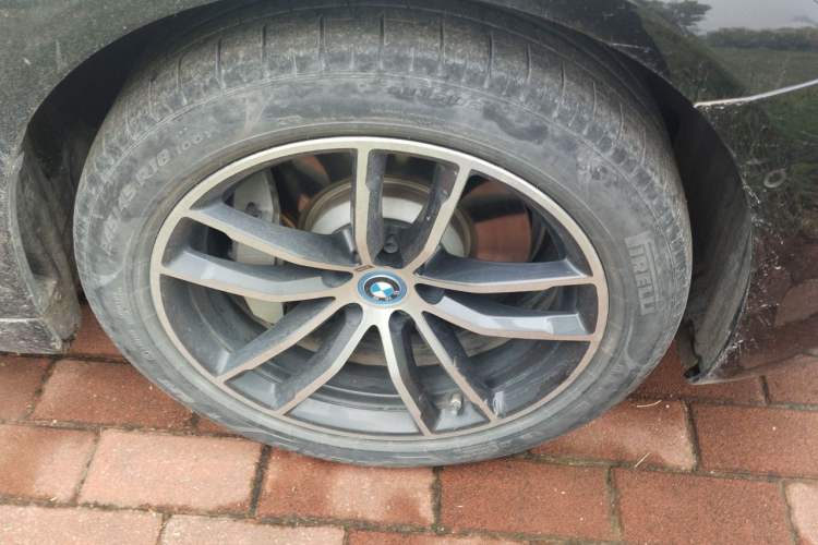 Used BMW 5 Series New Energy 2022 Second Facelift 535Le M Sport Package Right Front Wheel Hub
