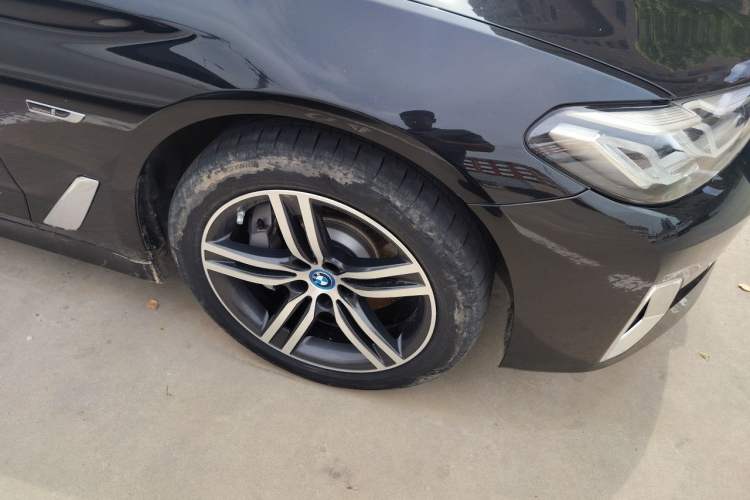 Used BMW 5 Series New Energy 2022 Updated Version 535Le Luxury Package Right Front Wheel Hub