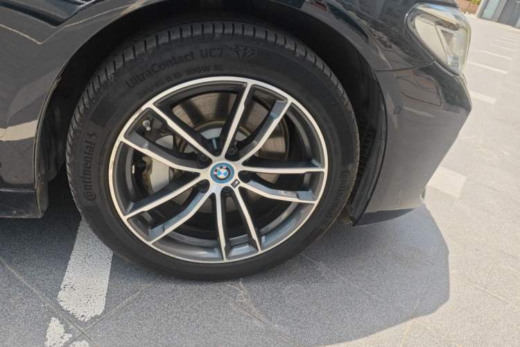 Used BMW 5 Series New Energy 2022 535Le Pioneer Edition M Sport Package Right Front Wheel Hub