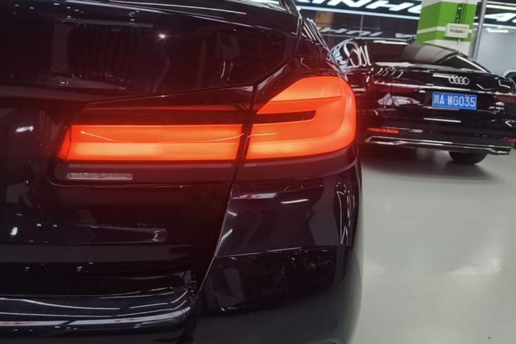 Used BMW 5 Series New Energy 2022 Restyled 535Le M Sport Package Right Rear Taillight