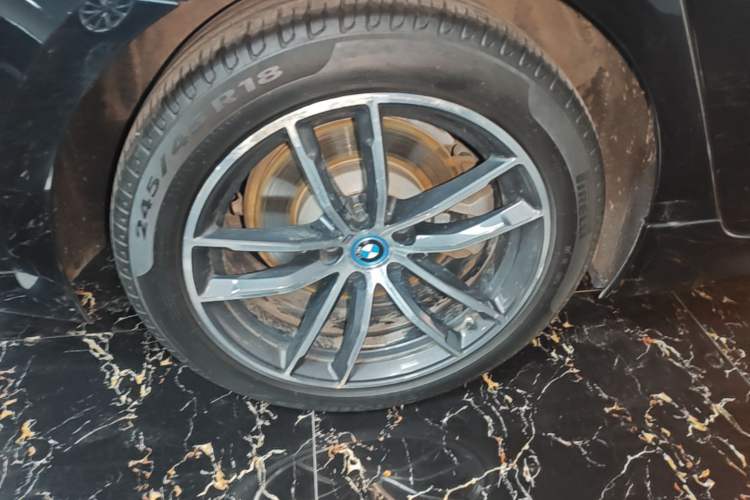 Used BMW 5 Series New Energy 2022 Second Facelift 535Le Pioneer Edition M Sport Package Right Rear Wheel Hub