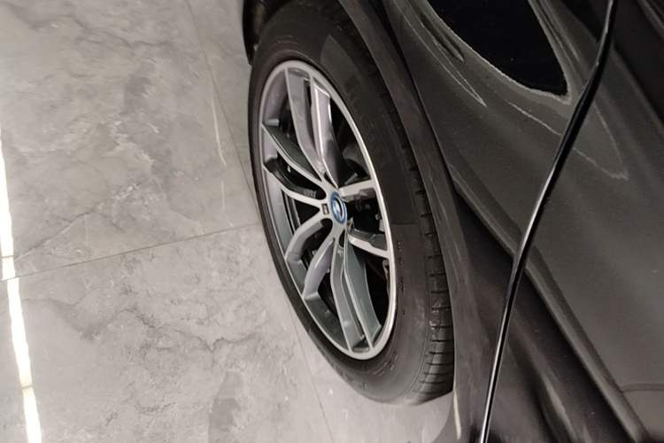 Used BMW 5 Series New Energy 2022 Restyled 535Le M Sport Package Right Rear Wheel Hub