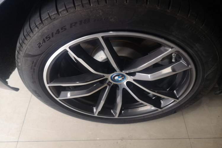Used BMW 5 Series New Energy 2022 535Le M Sport Package Right Rear Wheel Hub