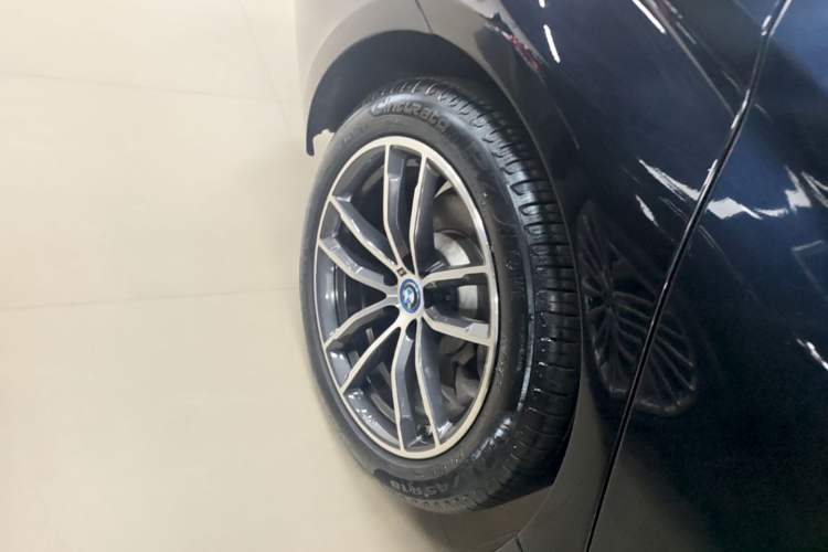 Used BMW 5 Series New Energy 2022 Second Facelift 535Le Pioneer Edition M Sport Package Right Rear Wheel Hub