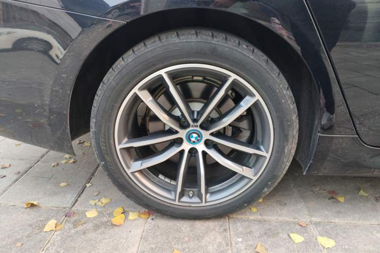 Used BMW 5 Series New Energy 2022 535Le Pioneer Edition M Sport Package Right Rear Wheel Hub