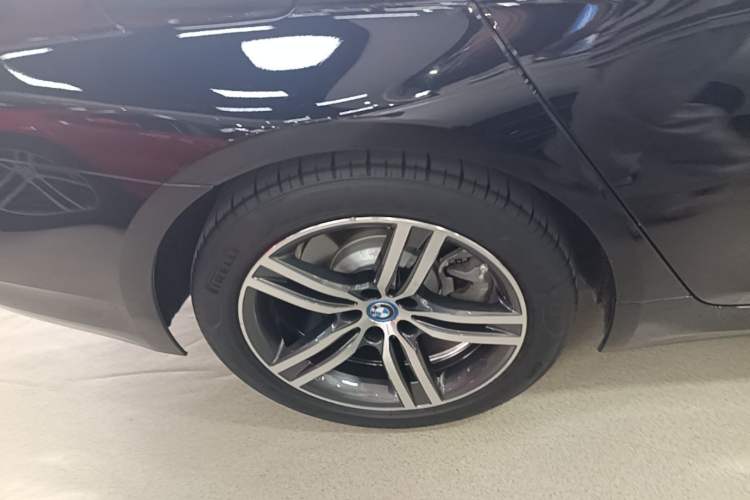 Used BMW 5 Series New Energy 2022 Second Facelift 535Le Luxury Package Right Rear Wheel Hub