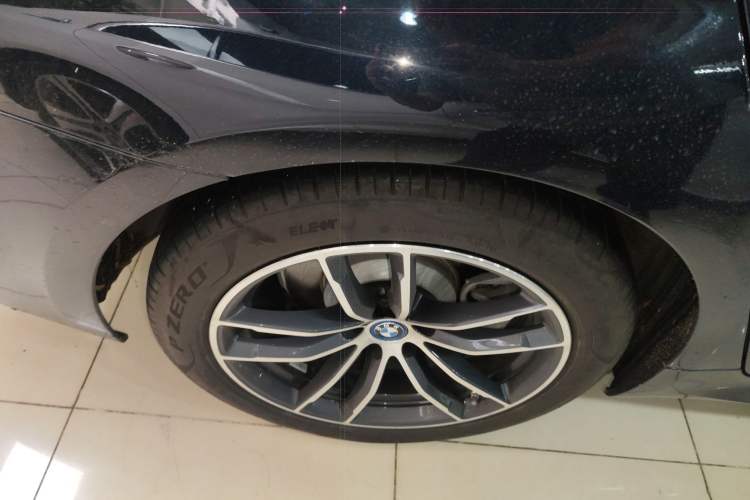 Used BMW 5 Series New Energy 2022 Second Facelift 535Le M Sport Package Right Rear Wheel Hub