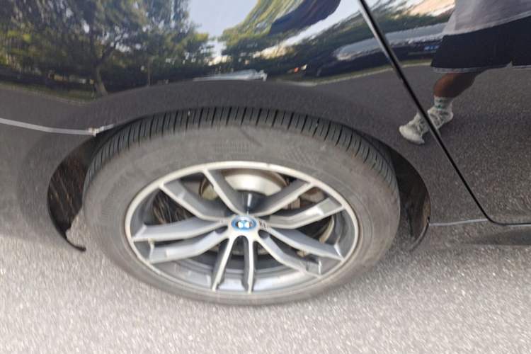 Used BMW 5 Series New Energy 2022 Restyled 535Le Pioneer Edition M Sport Package Right Rear Wheel Hub