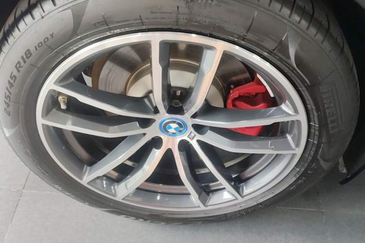 Used BMW 5 Series New Energy 2022 Restyled 535Le M Sport Package Right Rear Wheel Hub